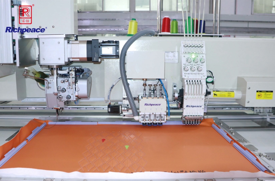 富怡全自動旋轉(zhuǎn)機(jī)頭沖繡縫一體機(jī)