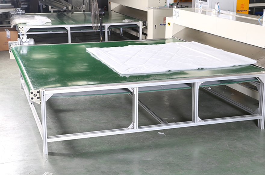 單針絎縫機(jī)-單龍門撐布帶