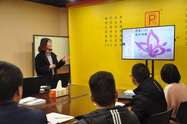 學(xué)生依次現(xiàn)場匯報在富怡實習(xí)總結(jié) 學(xué)生依次現(xiàn)場匯報在富怡實習(xí)總結(jié)