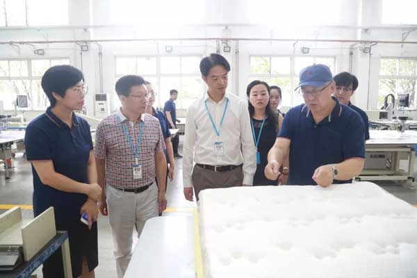 中國服裝協會一行人參觀寶盈 中國服裝協會一行人參觀寶盈4.jpg