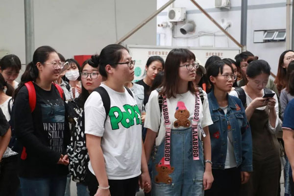 參觀富怡縫紉機(jī)車間 參觀富怡縫紉機(jī)車間