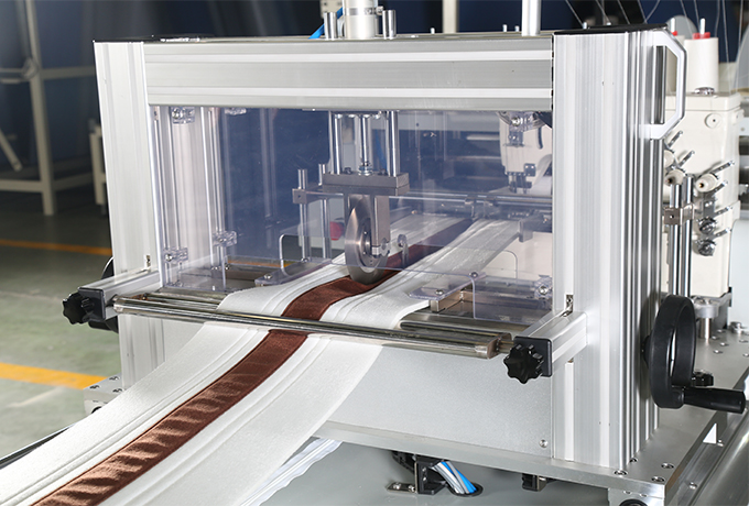 床圍拉鏈自動(dòng)縫紉機(jī)切刀結(jié)構(gòu) 同步切刀結(jié)構(gòu).jpg