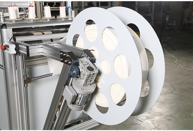 床圍拉鏈自動(dòng)縫紉機(jī)自動(dòng)收料 自動(dòng)收料.jpg