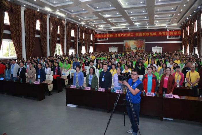 2019年全國職業(yè)院校技能大賽開幕儀式全場起立 2019年全國職業(yè)院校技能大賽開幕儀式全場起立.jpg