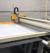 部分醫(yī)用床墊保護(hù)墊/枕頭套的絎縫、裁切一體機(jī)