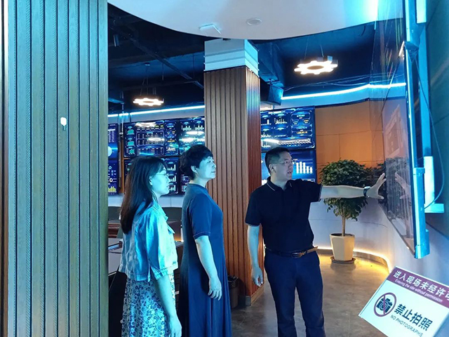 寶坻區(qū)總工會(huì)領(lǐng)導(dǎo)深入基層,為企業(yè)職工送關(guān)懷! 寶坻區(qū)總工會(huì)領(lǐng)導(dǎo)深入基層,為企業(yè)職工送關(guān)懷!