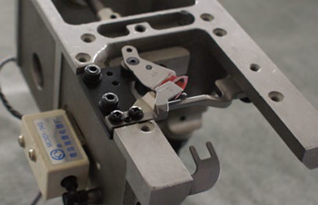 富怡框式電腦絎縫機(jī)(撐布帶機(jī)型)法式上料臺(tái) 富怡框式電腦絎縫機(jī)(撐布帶機(jī)型)法式上料臺(tái)